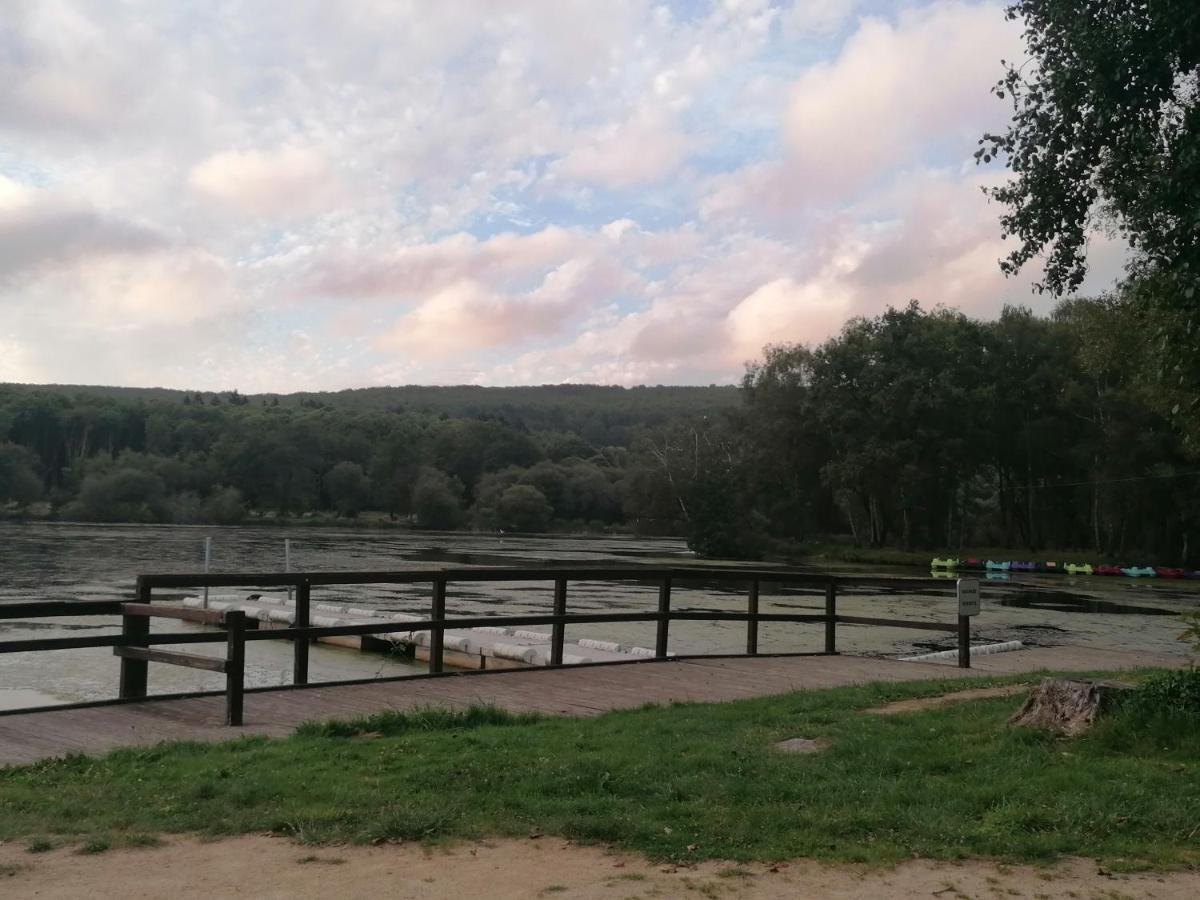 Les Gites De L'Etang De La Foret Brandivy Esterno foto